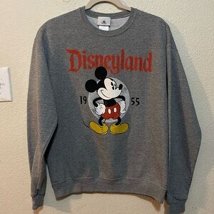 🎄🎄Disneyland crewneck sweater size medium Mickey Mouse
